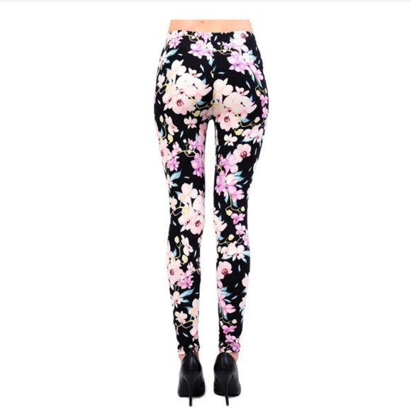 Super Soft Pretty in Pink Floral Leggings - Picture 3 of 4